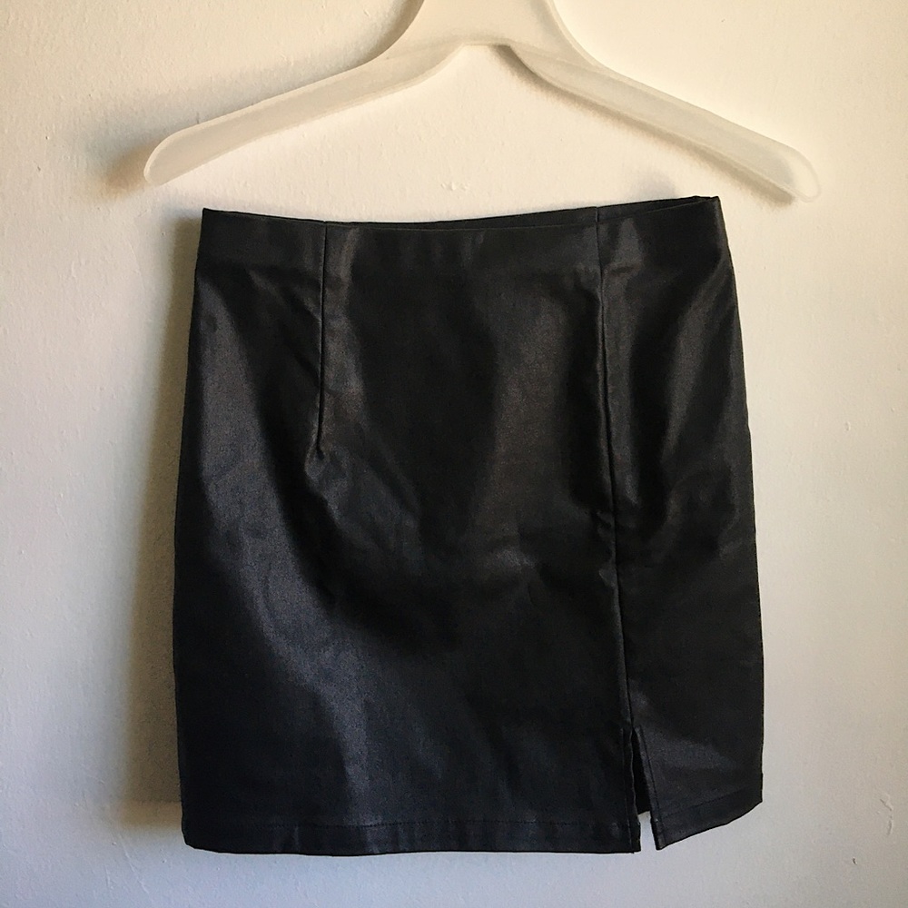 Love Tree Black Tight Leather Skirt